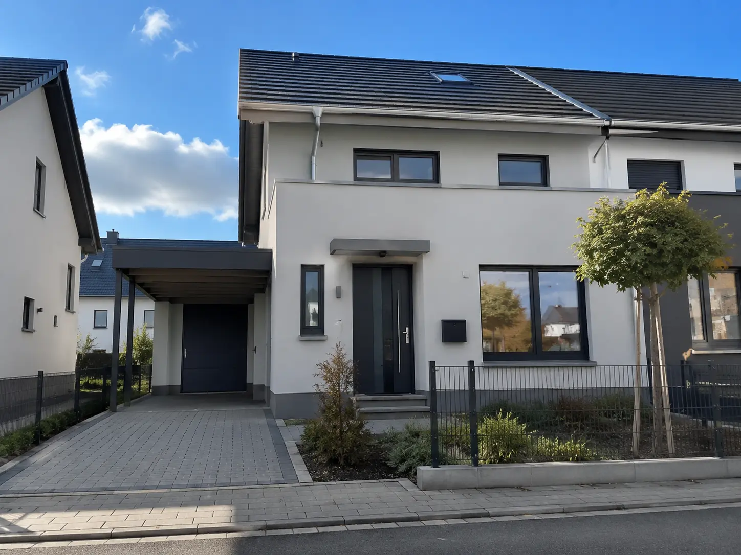 Modernes Einfamilienhaus mit Carport in Saarbrücken